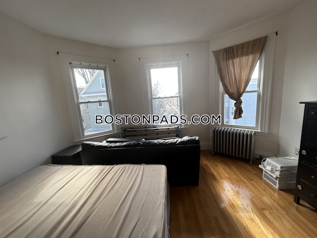 Boston - $3,400 /mo