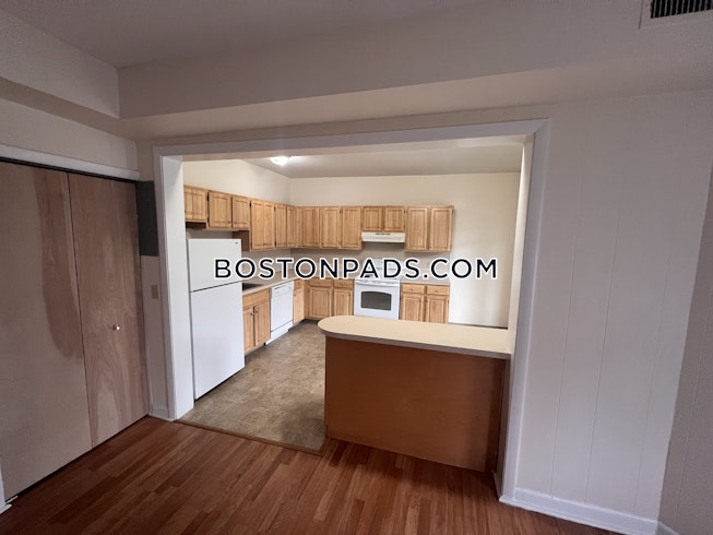 Boston - $3,200 /mo