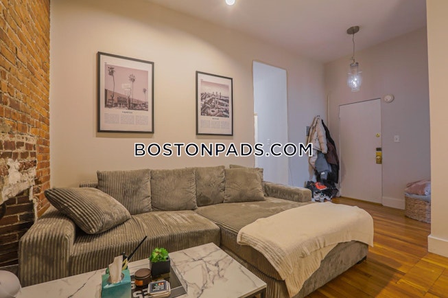 Boston - $3,600 /mo