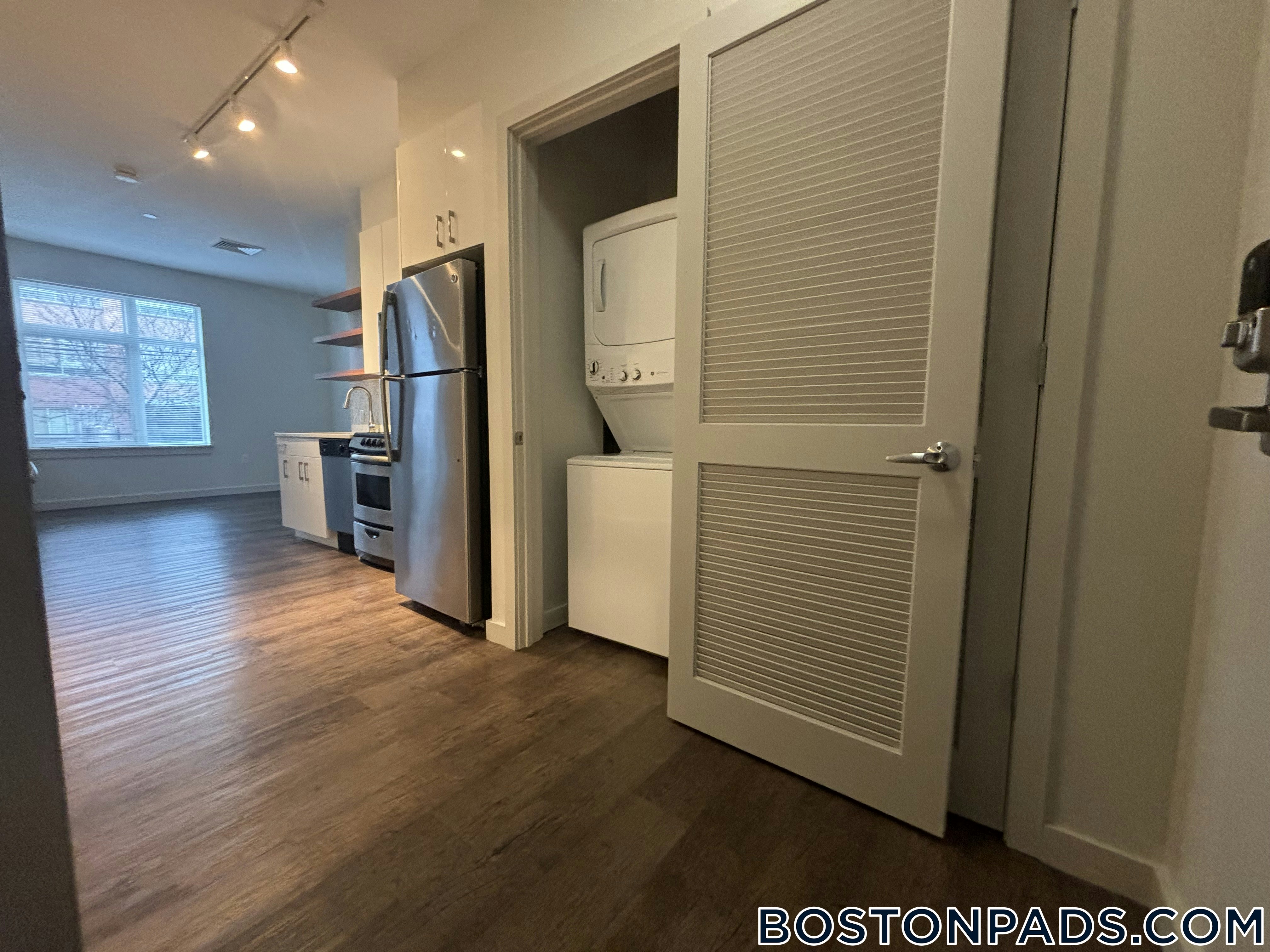 Cambridge - $3,378