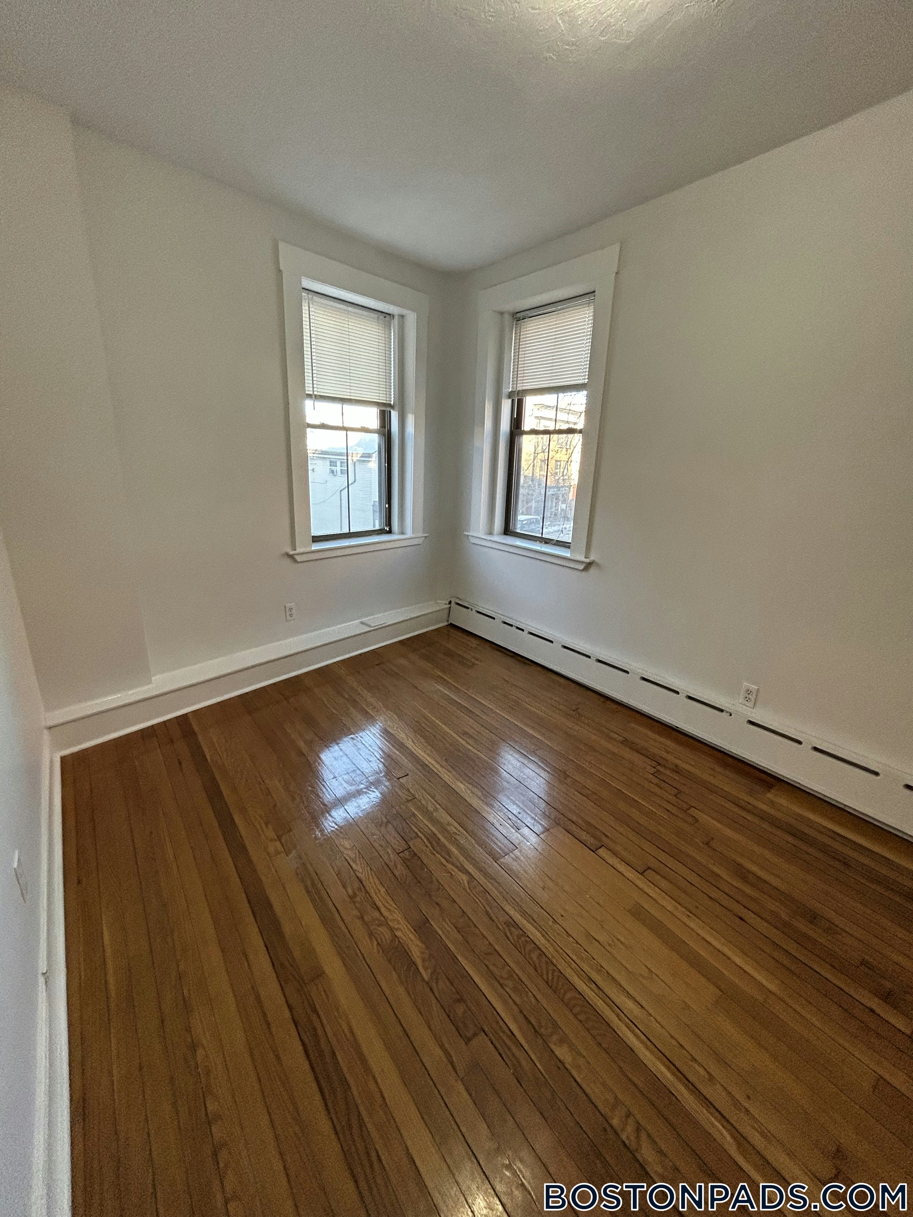 Cambridge - $3,900