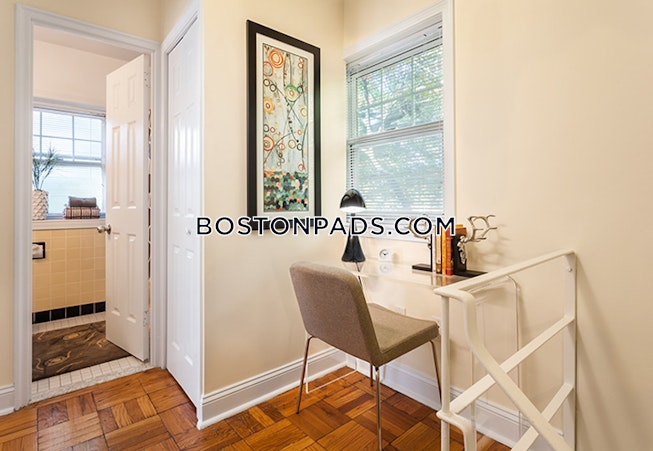 Chestnut Hill - $3,005 /mo