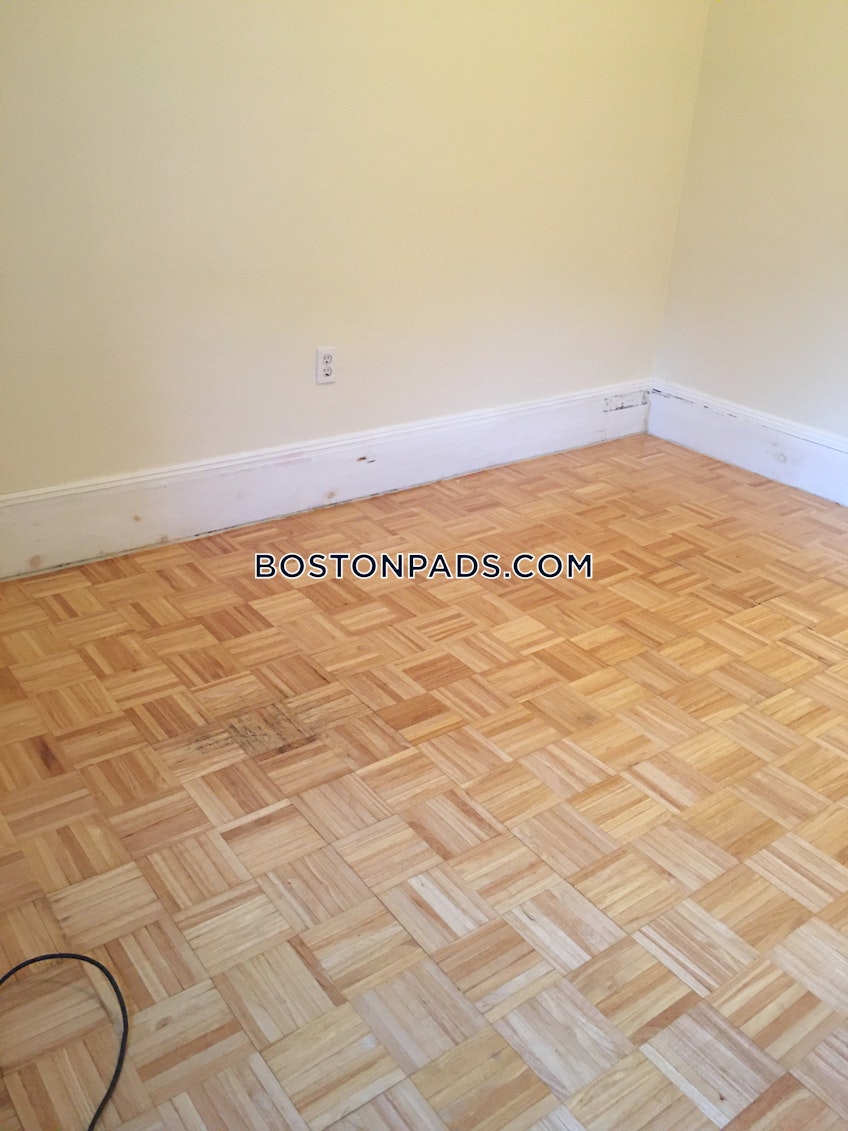 Boston - $2,700 /month