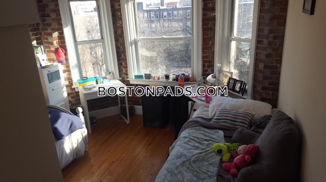 Boston - $2,700 /mo