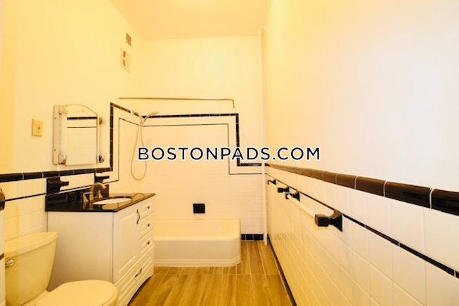 Boston - $2,500 /mo