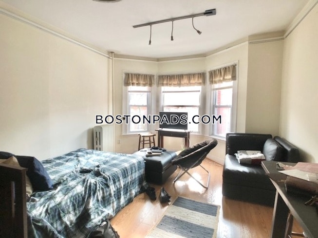 Boston - $2,150 /mo