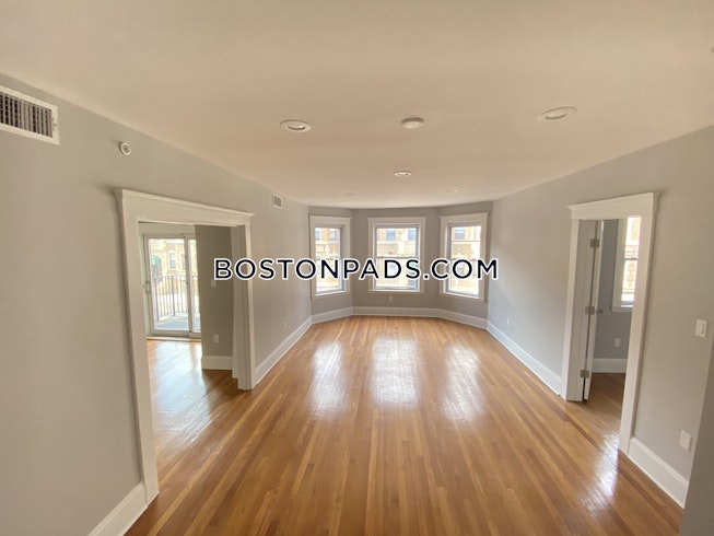 Boston - $4,850 /mo