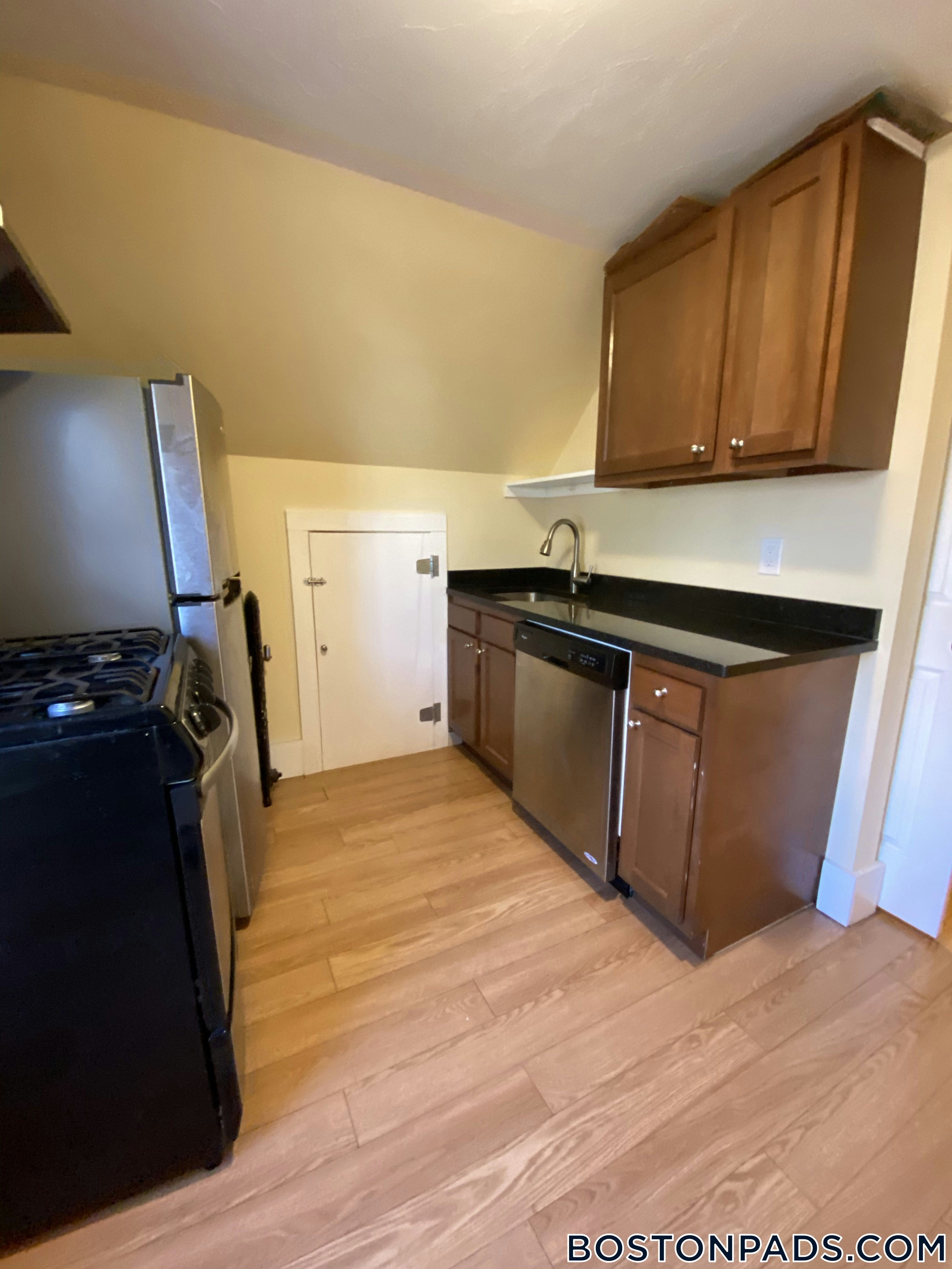 Cambridge - $2,395