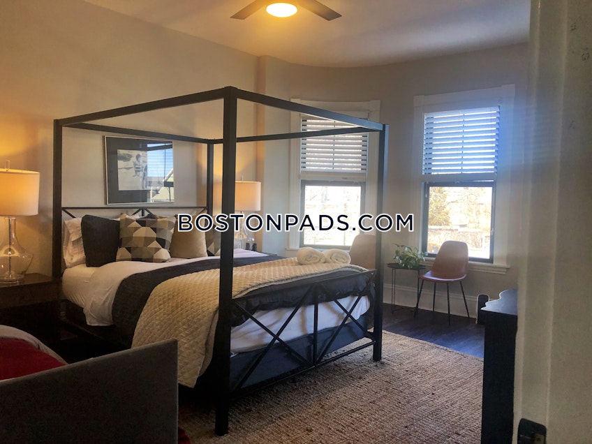 Boston - $6,400 /month