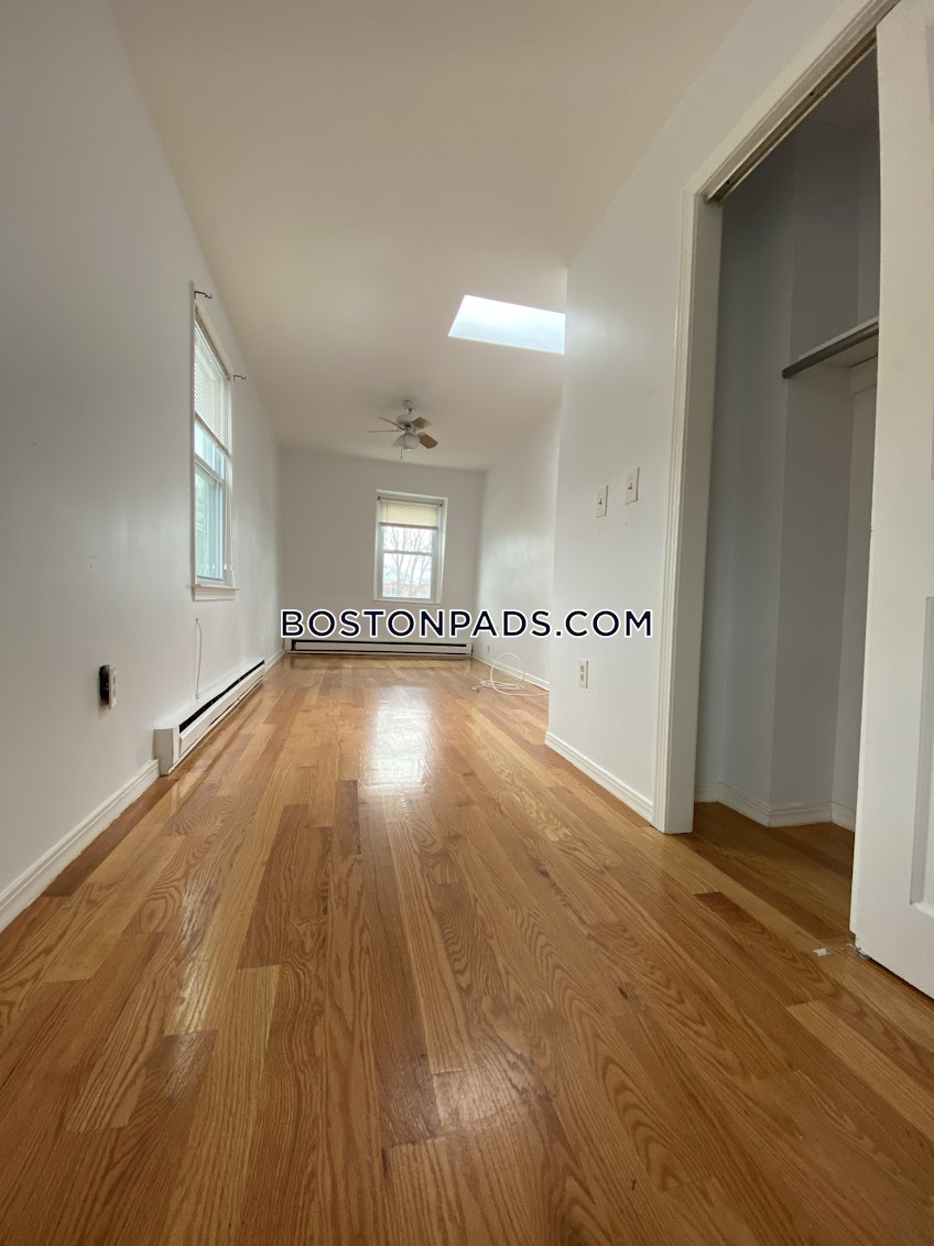 Boston - $2,600 /month