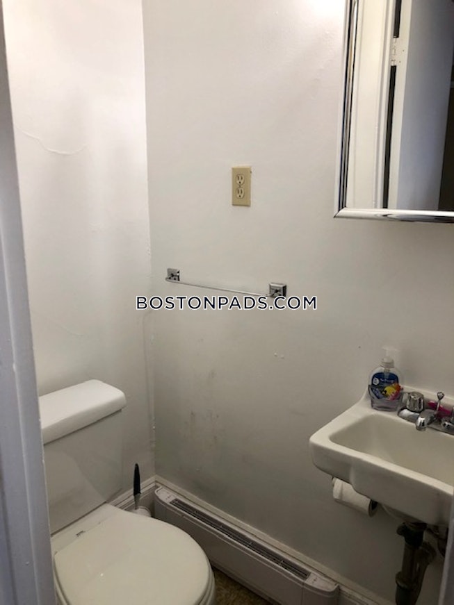 Boston - $2,045 /mo