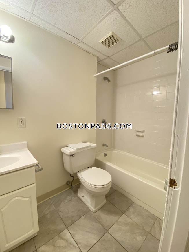 Boston - $3,100 /mo