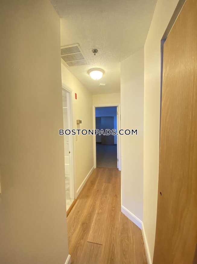 Boston - $3,100 /mo