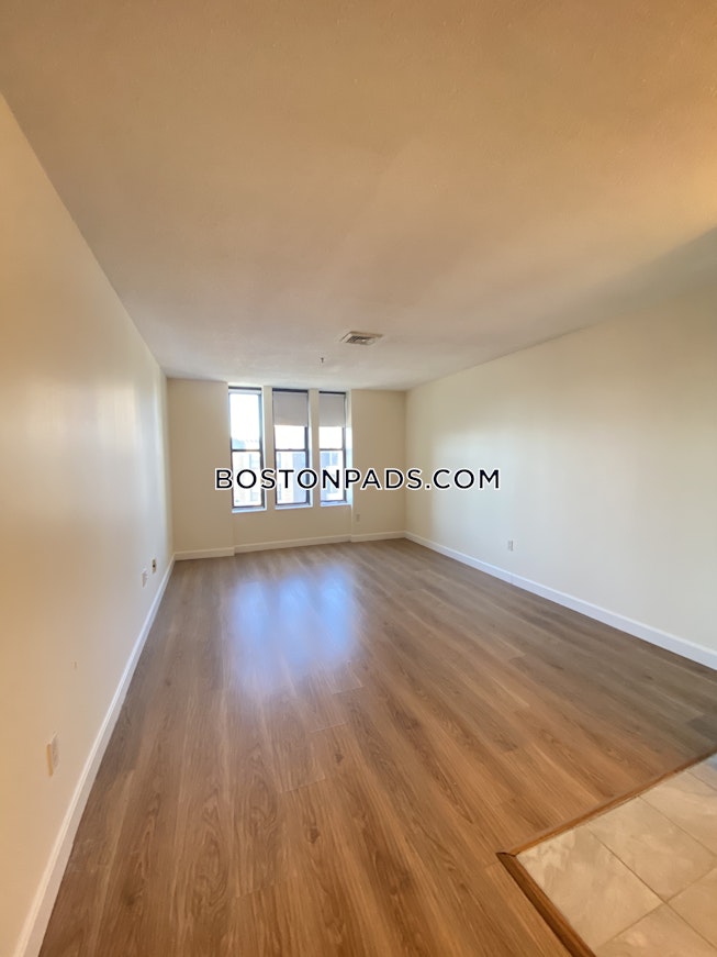 Boston - $3,100 /mo