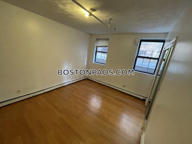 Boston - $2,300 /mo