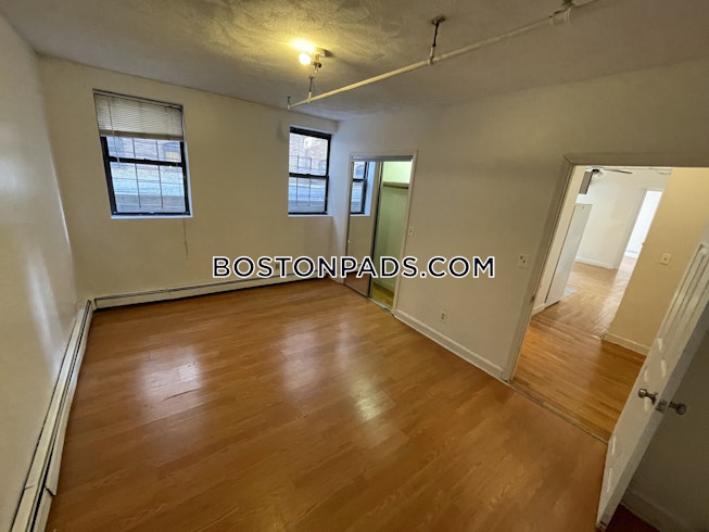 Boston - $2,300 /mo