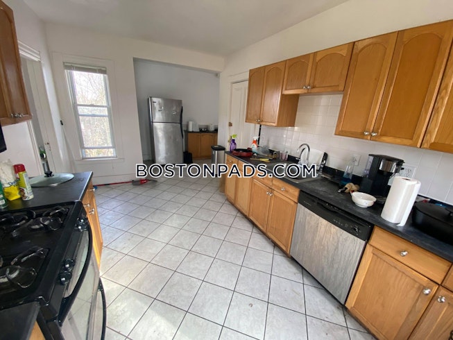 Boston - $4,600 /mo