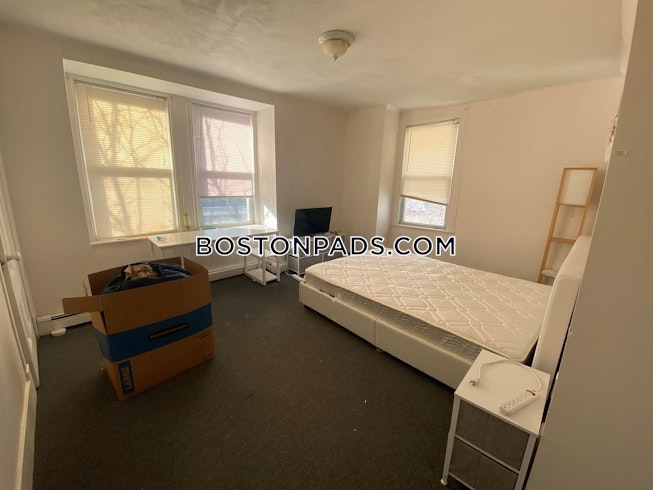 Boston - $4,600 /mo