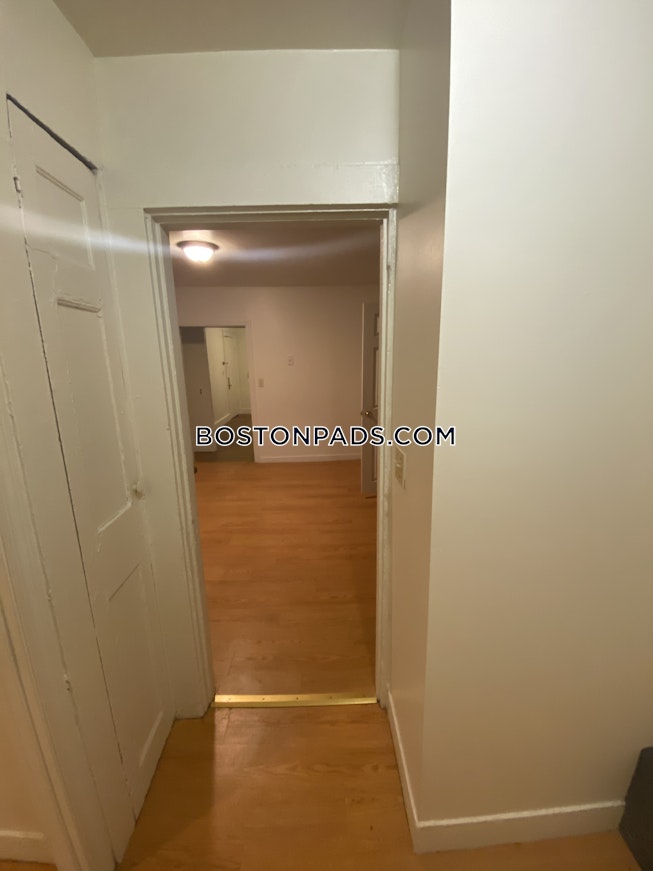 Boston - $4,600 /mo