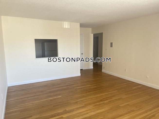 Boston - $1,700 /mo