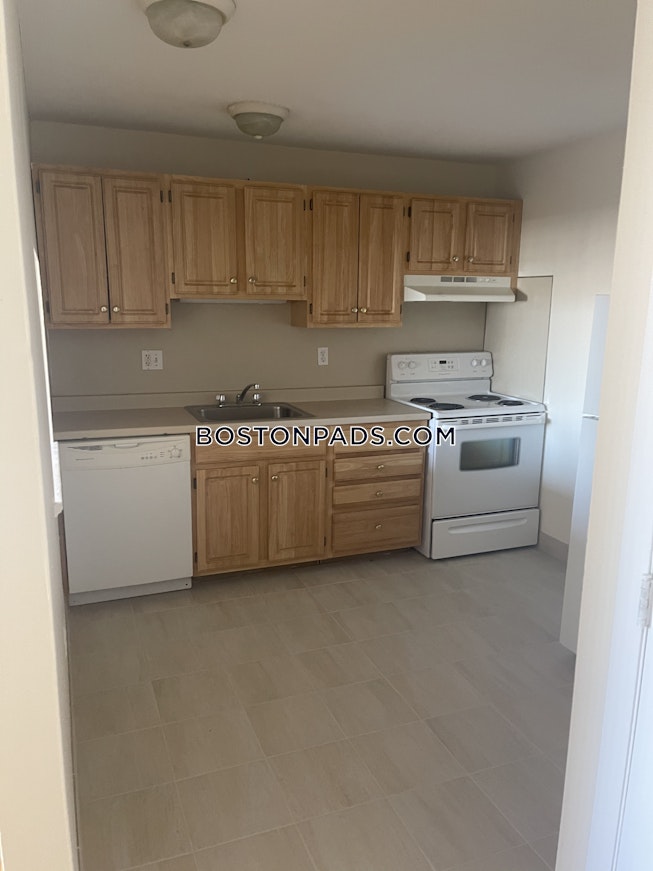 Boston - $1,700 /mo