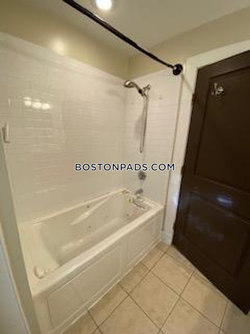 Boston - $2,600 /month