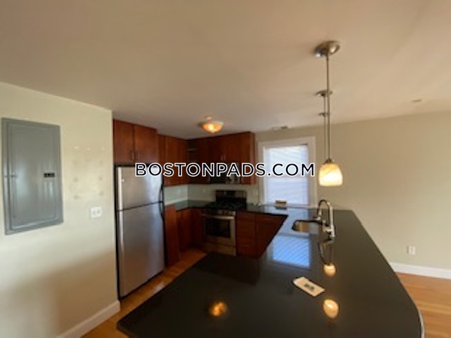 Boston - $2,600 /mo