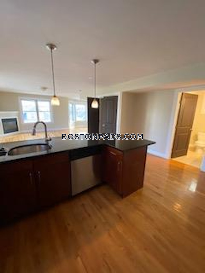 Boston - $2,600 /month