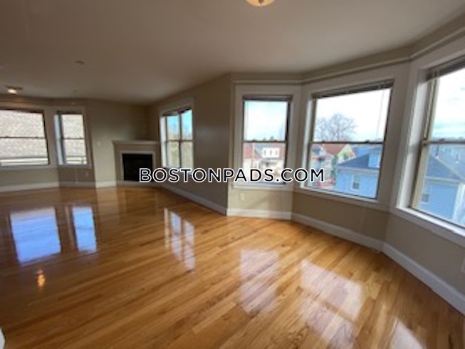 Boston - $2,600 /mo