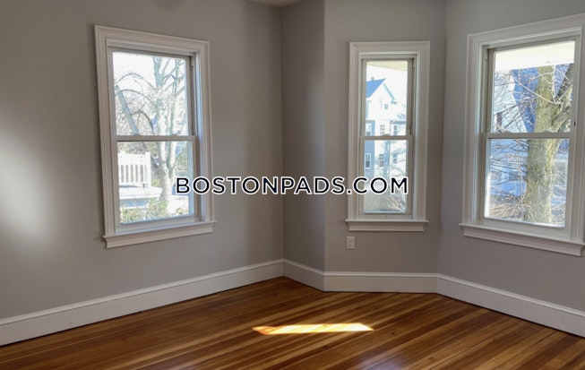 Boston - $2,400 /mo