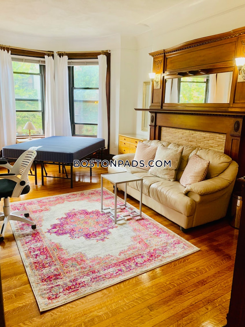 Boston - $2,200 /month