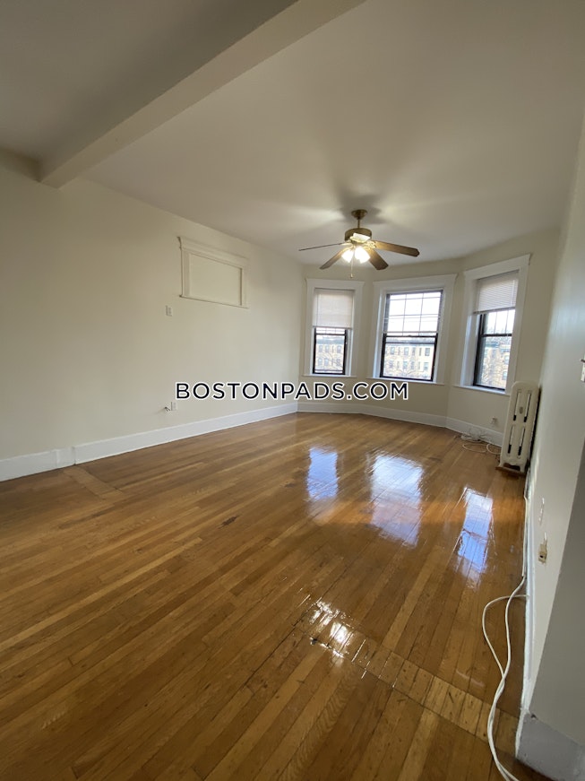 Boston - $3,100 /mo