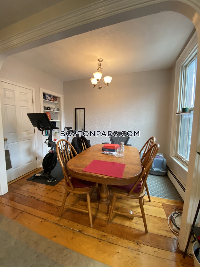 Boston - $2,700 /month