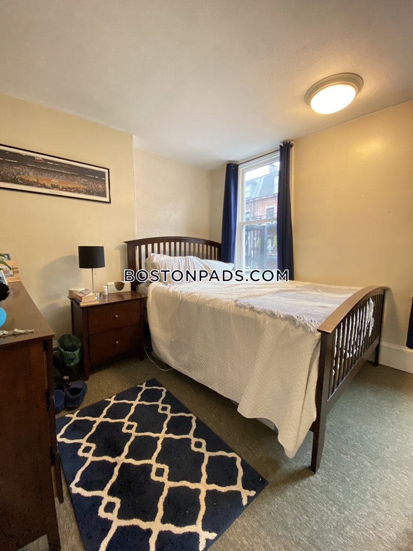 Boston - $2,700 /month