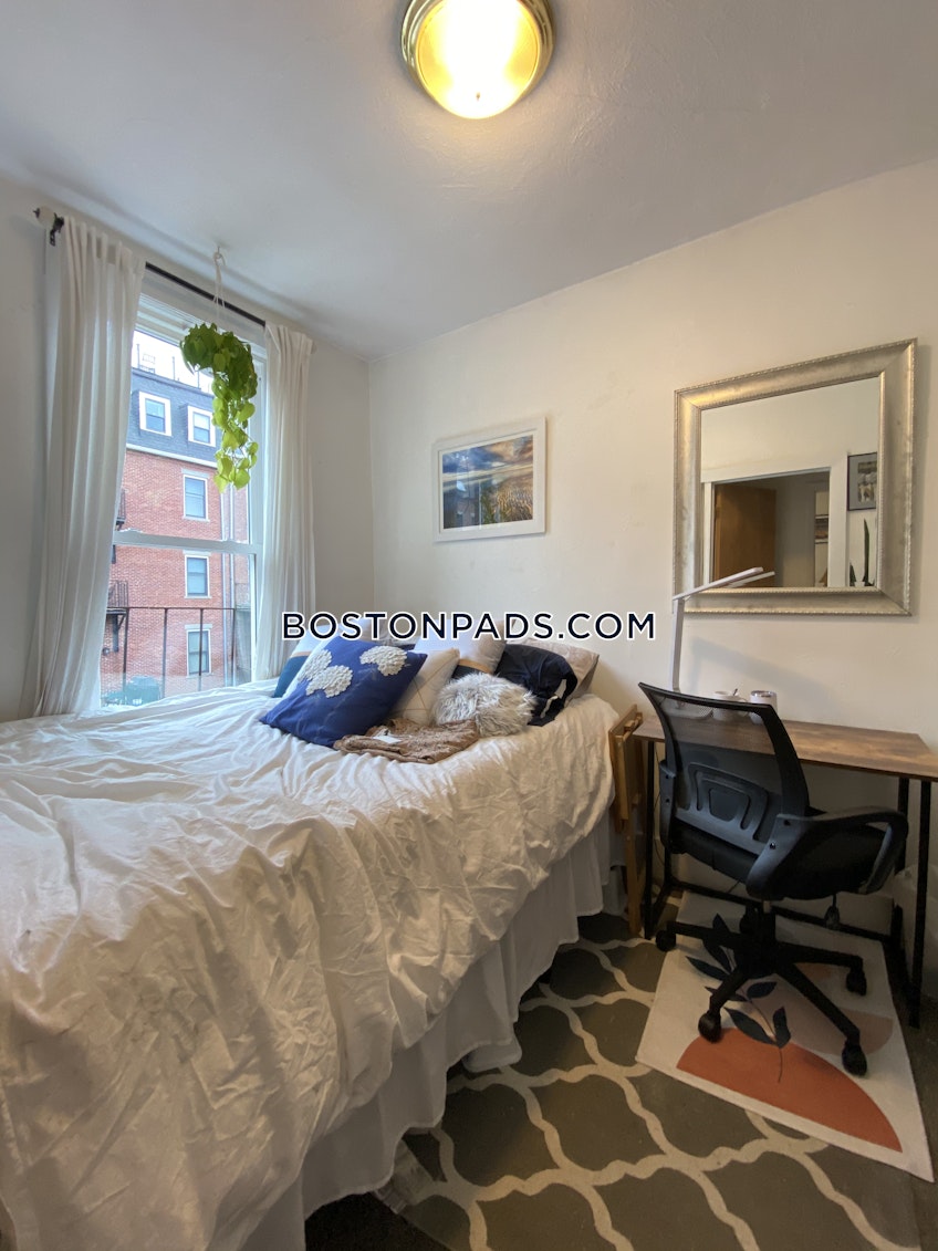 Boston - $2,700 /month