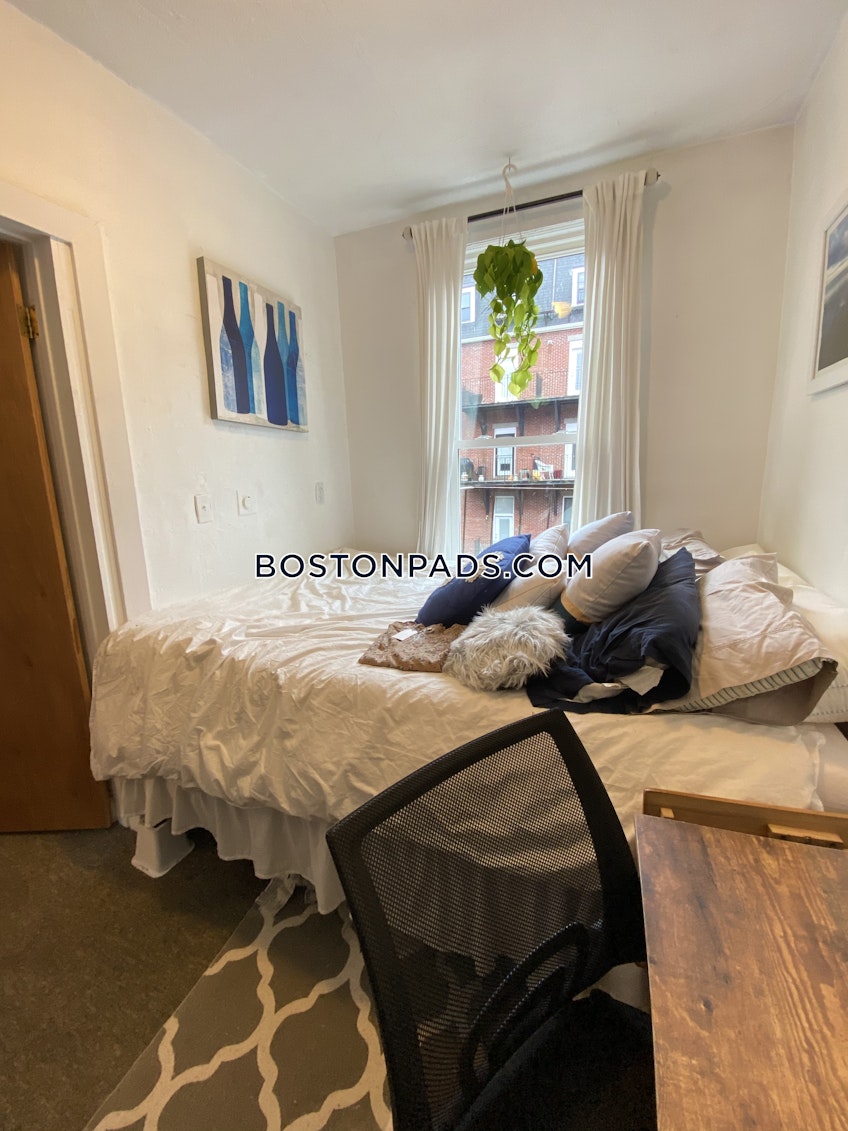 Boston - $2,700 /month