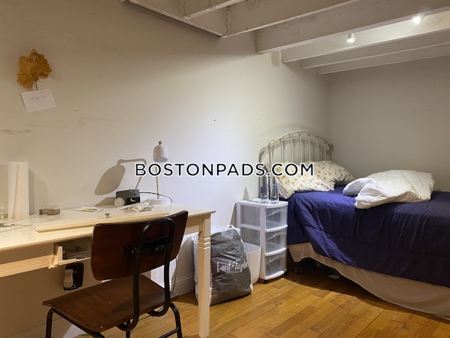 Boston - $6,000 /mo