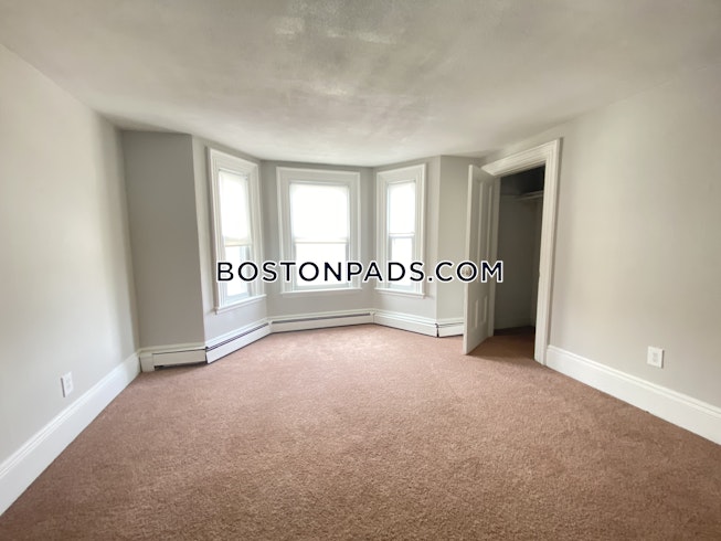 Boston - $2,600 /mo