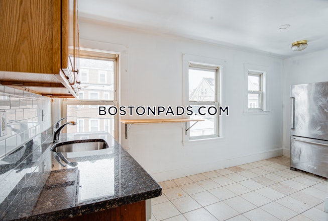 Boston - $3,100 /mo