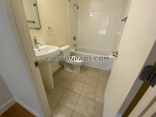 Boston - $2,300 /mo