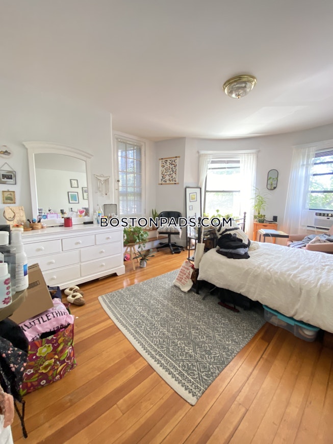 Boston - $3,800 /mo