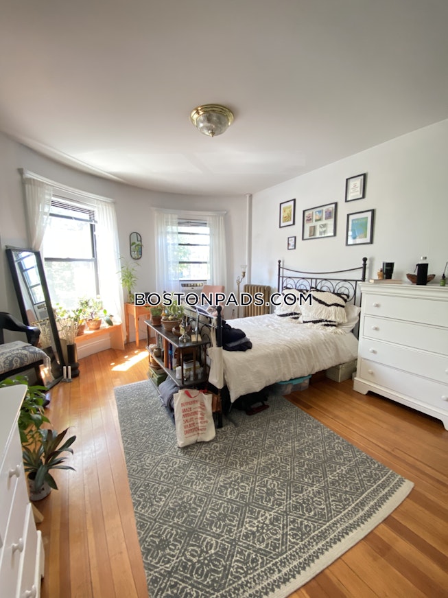 Boston - $3,800 /mo