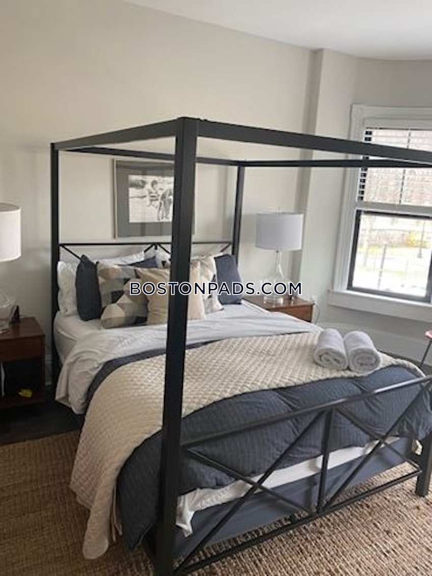 Boston - $6,400 /month