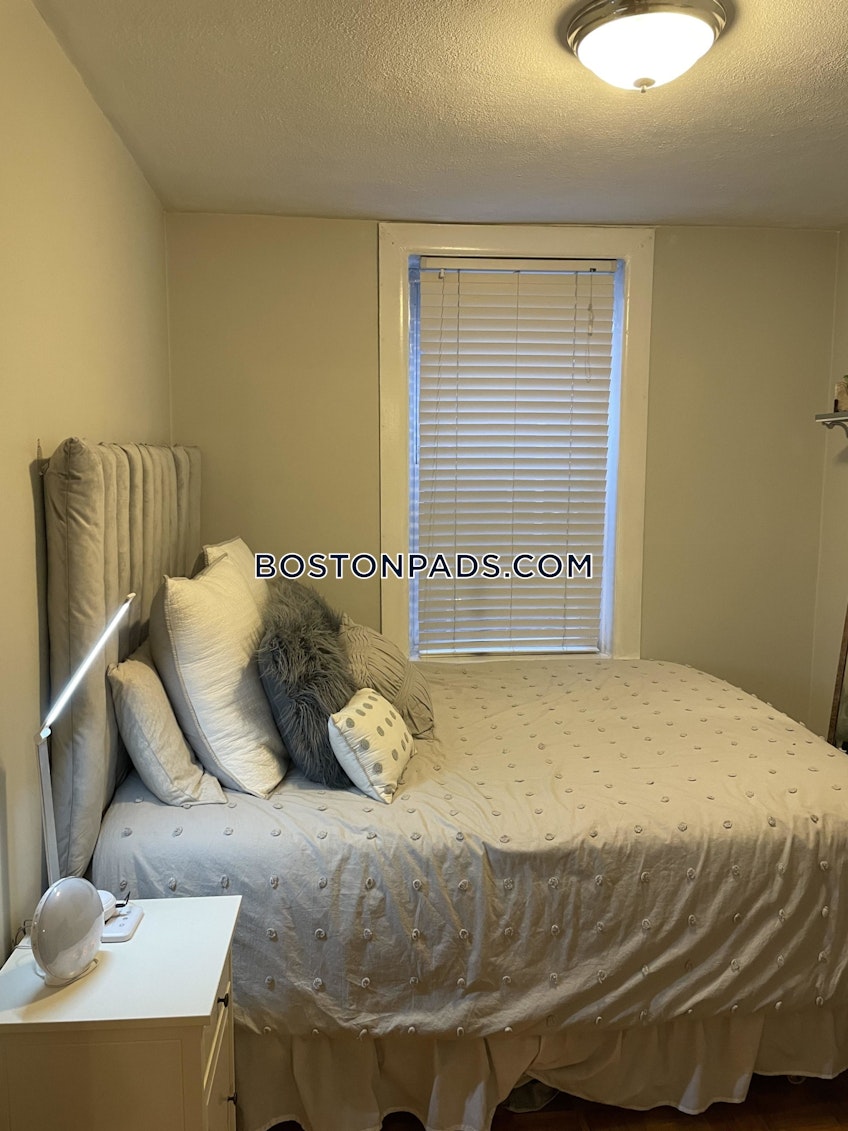 Boston - $3,430 /month