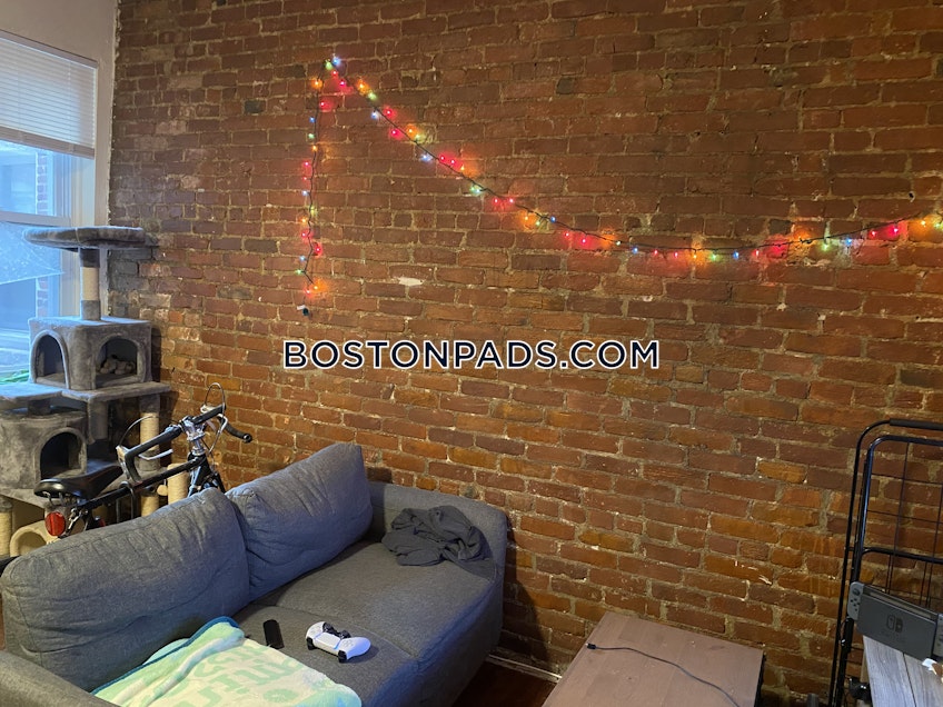 Boston - $2,345 /month