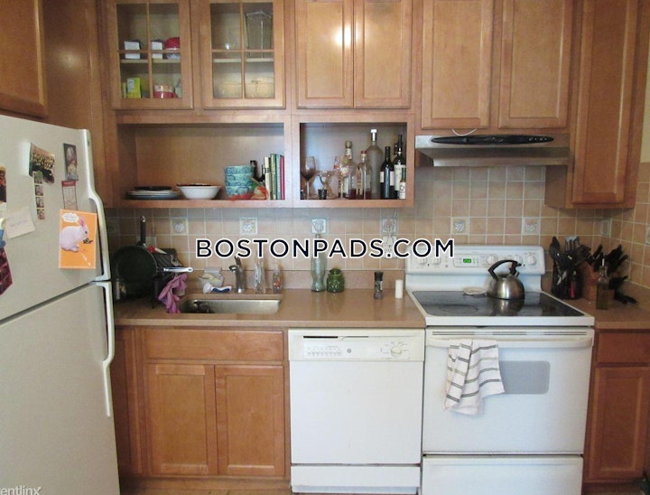 Larose Place Boston picture 3