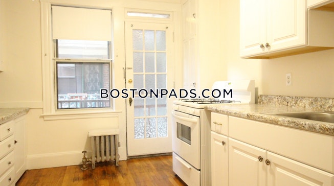 Boston - $2,700 /mo