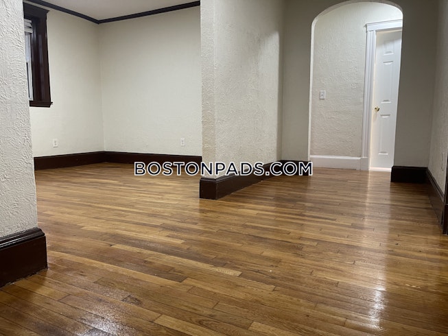 Boston - $2,700 /mo