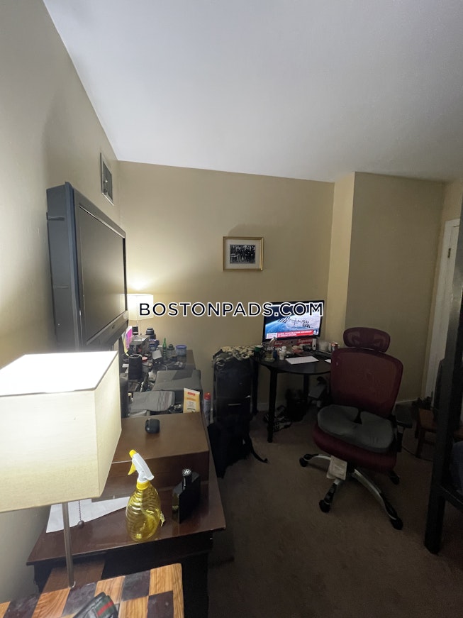 Boston - $3,600 /mo