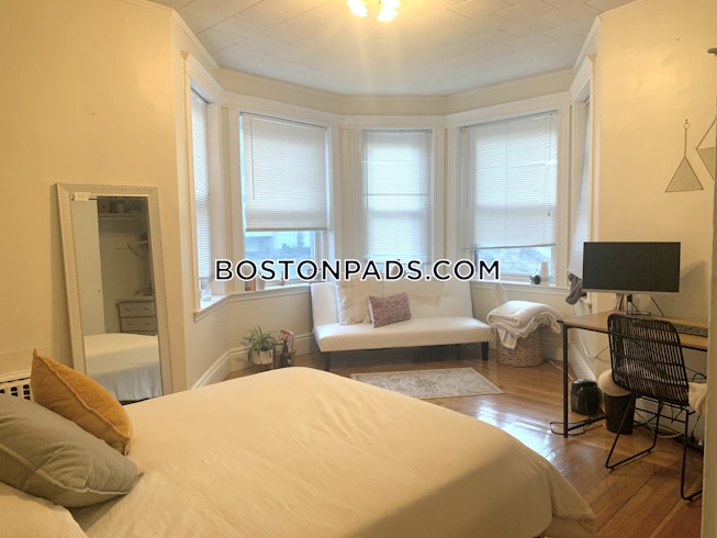 Boston - $2,100 /mo